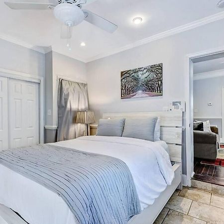 Historic Savannah Gold Private Condo With Pool - 2Bed, 1&Half Bath, Sleeps 6, 1St Floor, 15 Min Walk To Historic Savannah Center And All Attractions מראה חיצוני תמונה