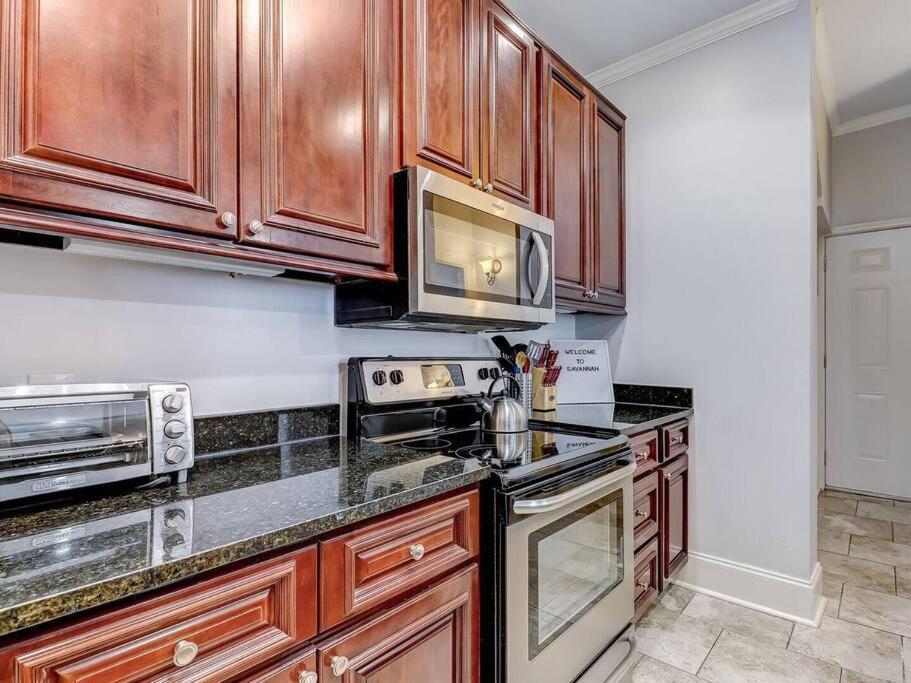 Historic Savannah Gold Private Condo With Pool - 2Bed, 1&Half Bath, Sleeps 6, 1St Floor, 15 Min Walk To Historic Savannah Center And All Attractions מראה חיצוני תמונה