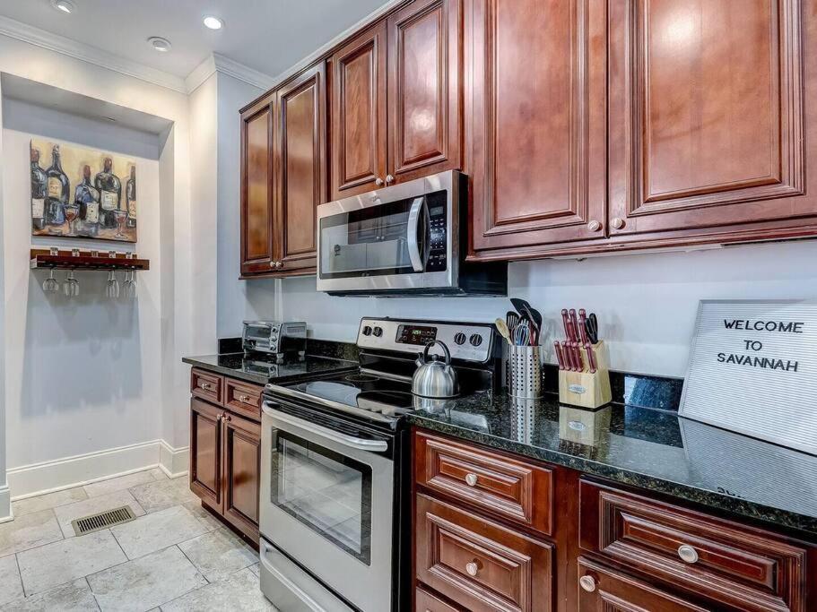 Historic Savannah Gold Private Condo With Pool - 2Bed, 1&Half Bath, Sleeps 6, 1St Floor, 15 Min Walk To Historic Savannah Center And All Attractions מראה חיצוני תמונה