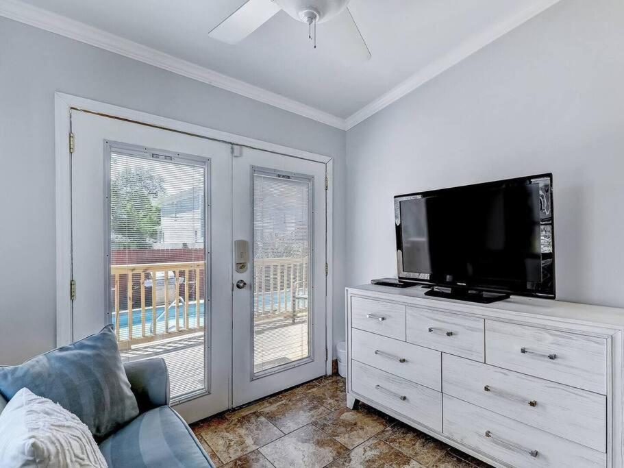 Historic Savannah Gold Private Condo With Pool - 2Bed, 1&Half Bath, Sleeps 6, 1St Floor, 15 Min Walk To Historic Savannah Center And All Attractions מראה חיצוני תמונה