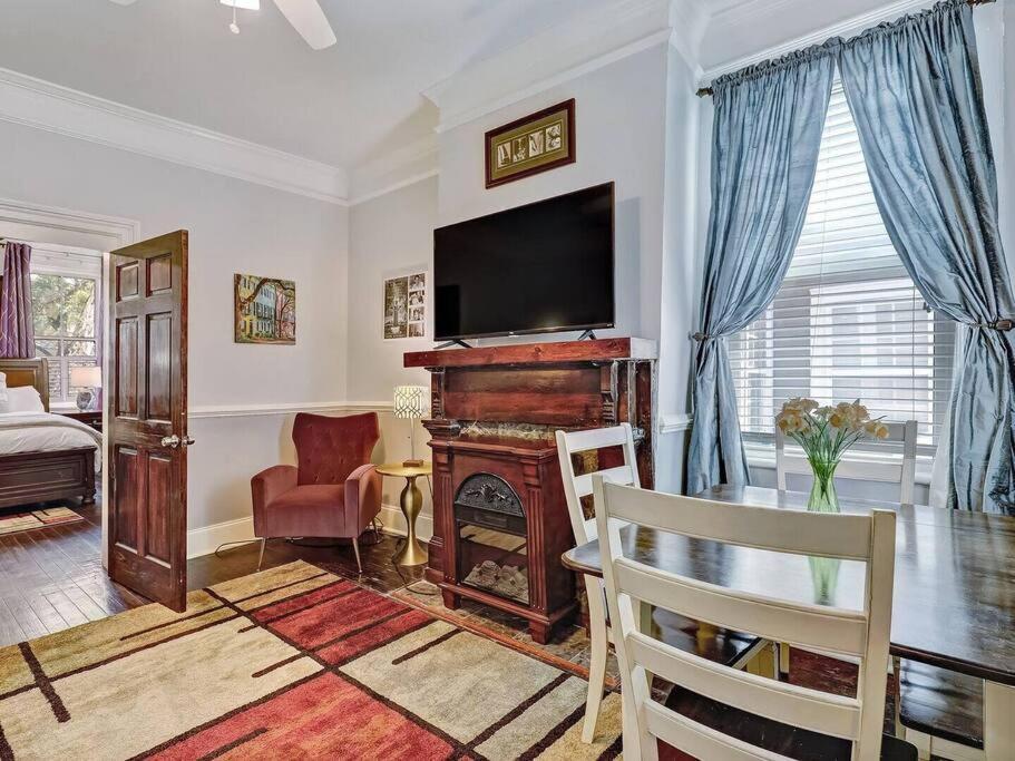 Historic Savannah Gold Private Condo With Pool - 2Bed, 1&Half Bath, Sleeps 6, 1St Floor, 15 Min Walk To Historic Savannah Center And All Attractions מראה חיצוני תמונה