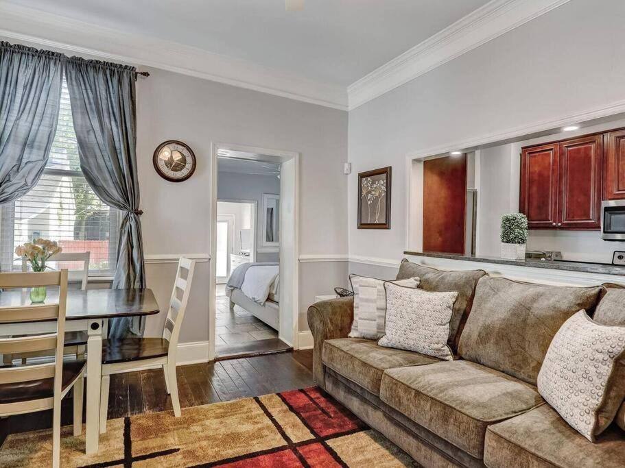 Historic Savannah Gold Private Condo With Pool - 2Bed, 1&Half Bath, Sleeps 6, 1St Floor, 15 Min Walk To Historic Savannah Center And All Attractions מראה חיצוני תמונה