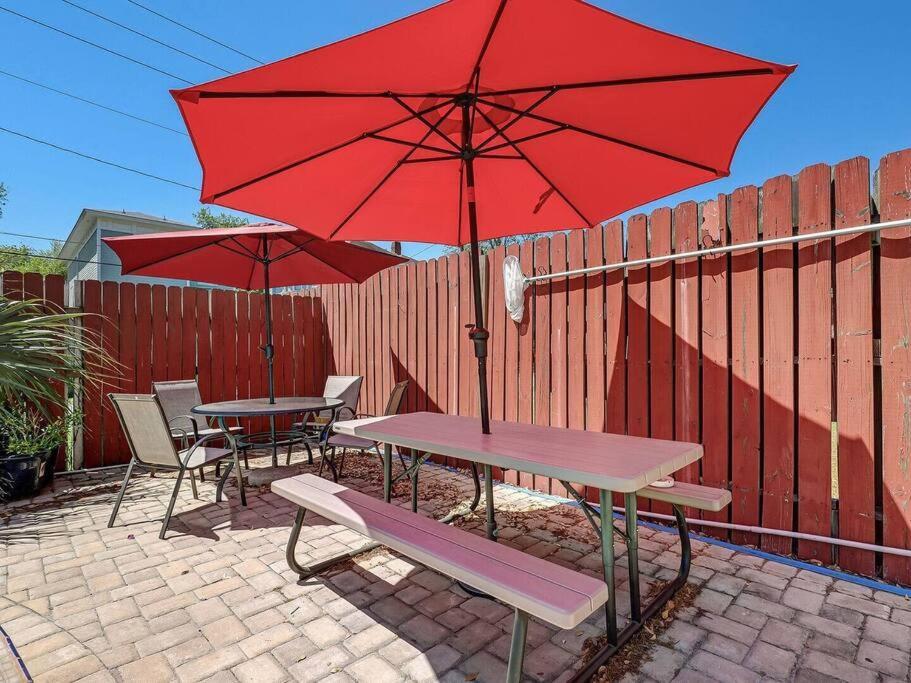 Historic Savannah Gold Private Condo With Pool - 2Bed, 1&Half Bath, Sleeps 6, 1St Floor, 15 Min Walk To Historic Savannah Center And All Attractions מראה חיצוני תמונה